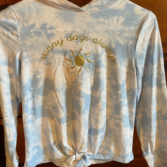 This is a girls size M (8). An SO brand from Kohl’s. Hooded and long sleeve. - Picture 1 of 3